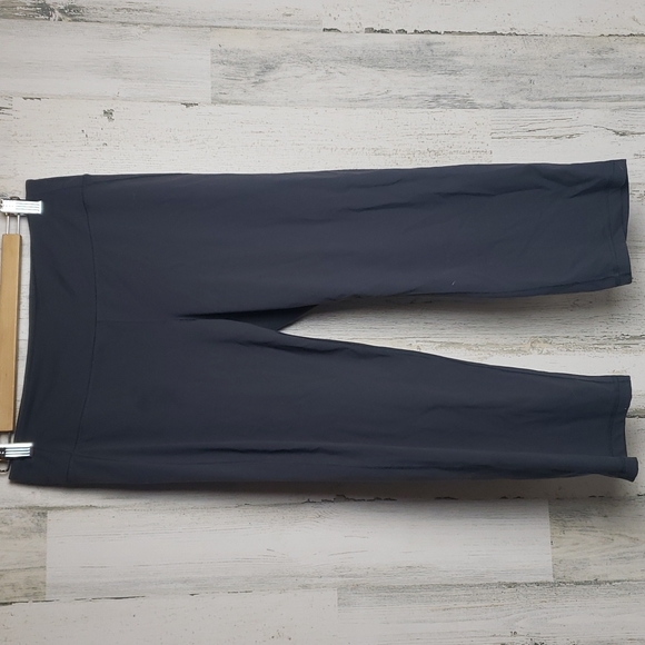 Victoria's Secret Pants - Victoria's Secret Sport gray yoga capri workout leggings Size Medium